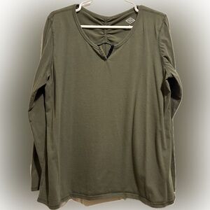 Light & simple…Long Sleeve Twist Back Top💚